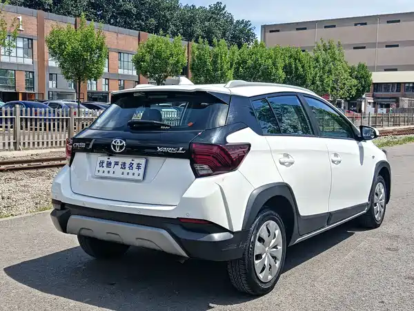 Toyota Yaris L 2022
