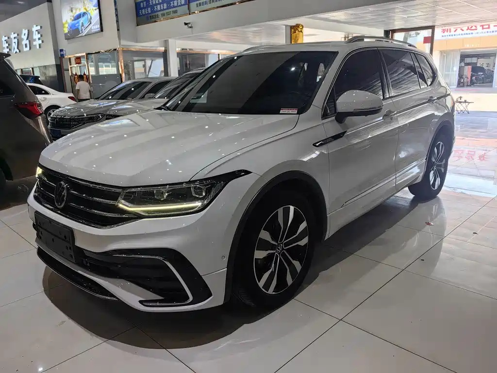 Volkswagen Tiguan L 2021 — фото 1