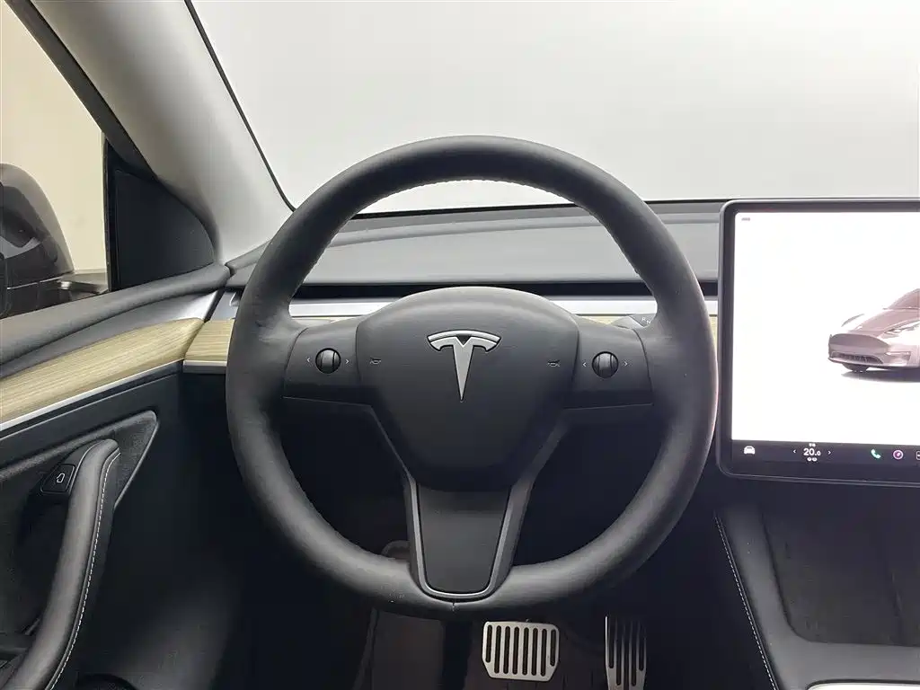 Tesla Model Y 2023 — фото 9
