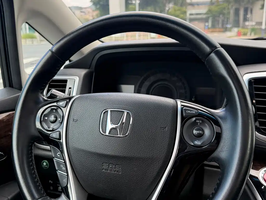 Honda Odyssey 2015 — фото 15