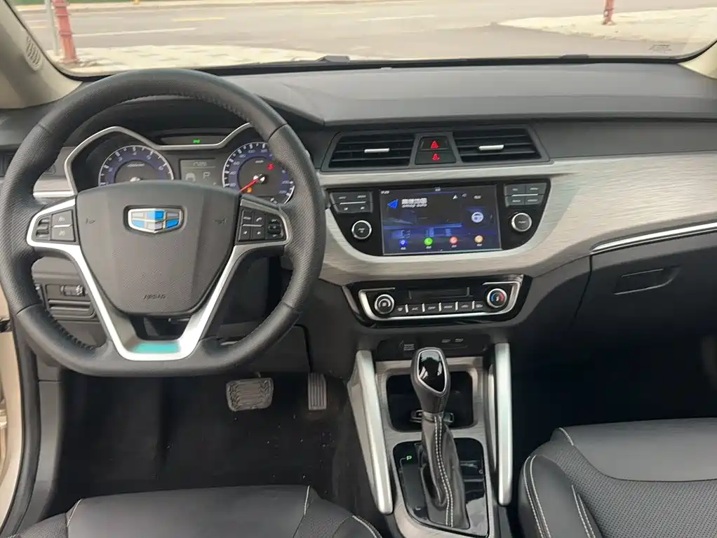 Geely Vision X3 2018 — фото 10