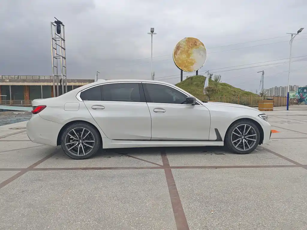 BMW 3 Series 2019 — фото 14