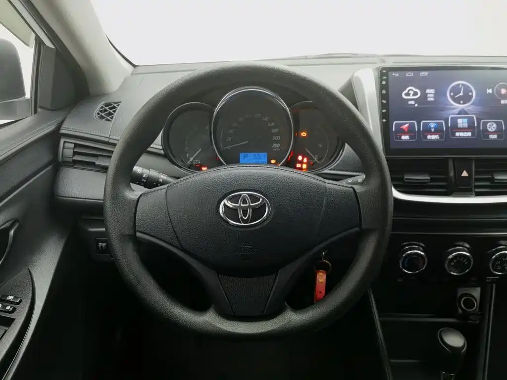 Toyota Yaris L 2020 — фото 11