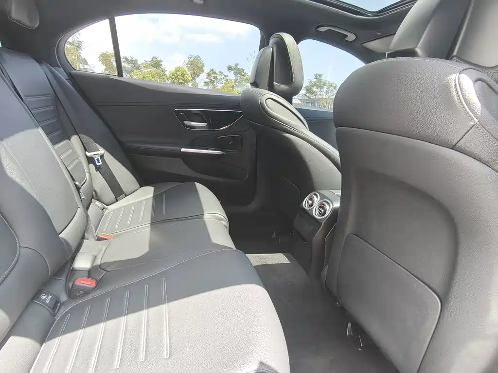 Mercedes-Benz C-Class 2023 — фото 16