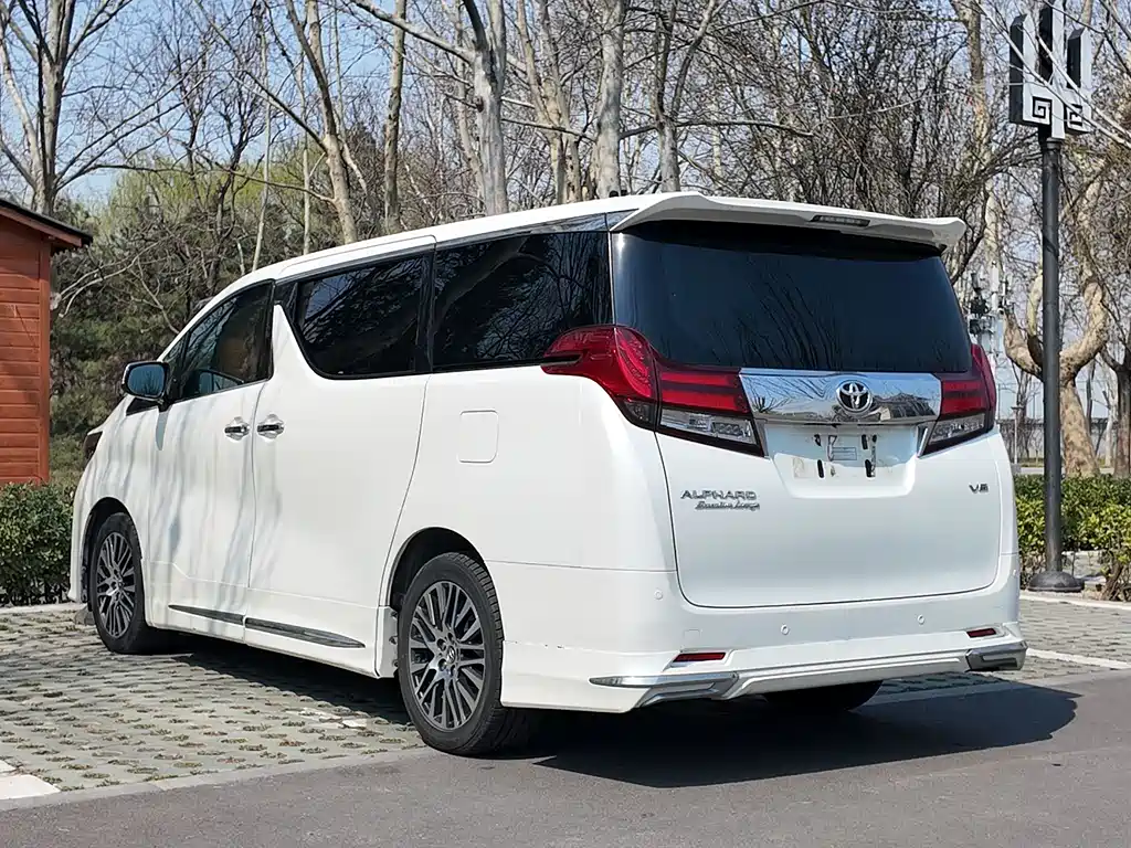 Toyota Alphard 2017 — фото 20