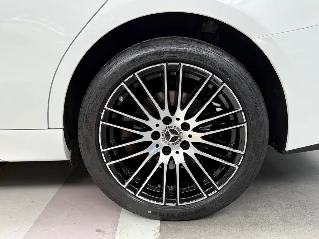 Mercedes-Benz C-Class 2023 — фото 18