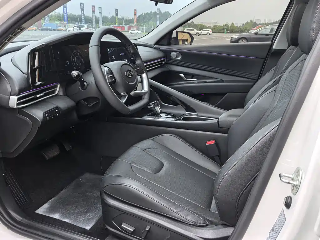 Hyundai Elantra 2023 — фото 10