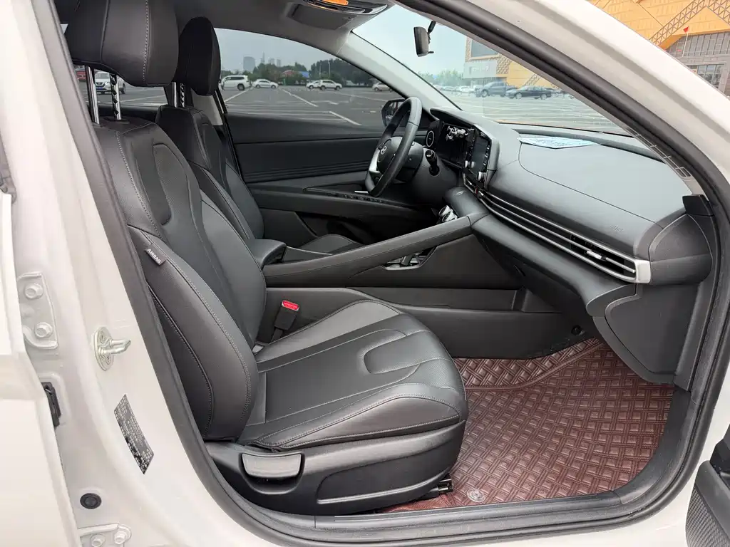 Hyundai Elantra 2023 — фото 14