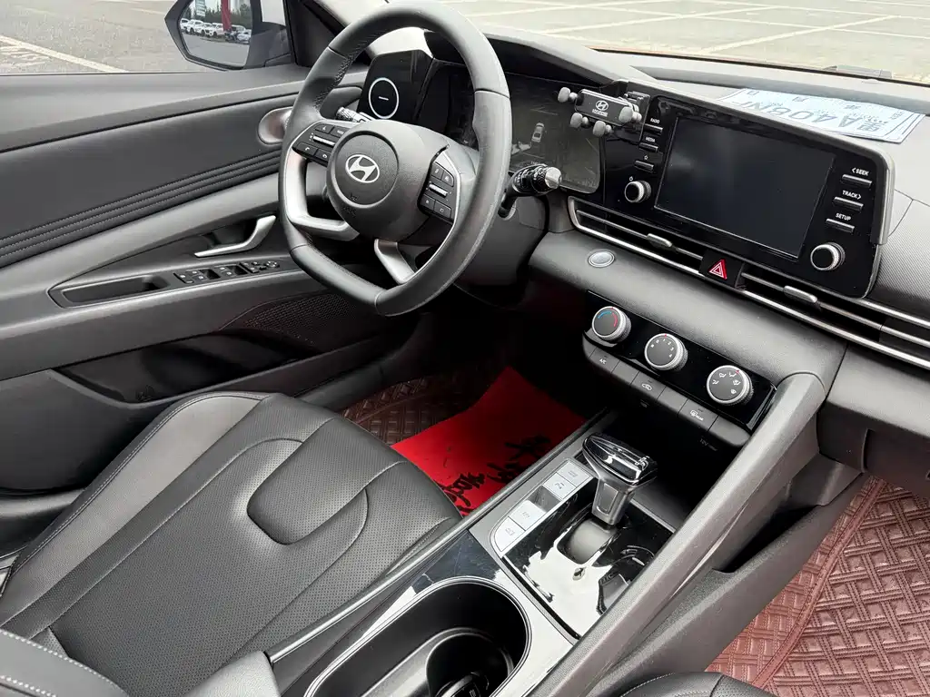 Hyundai Elantra 2023 — фото 15