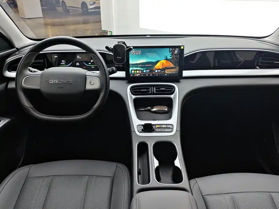 Geely Galaxy Starwish 2025 — фото 12