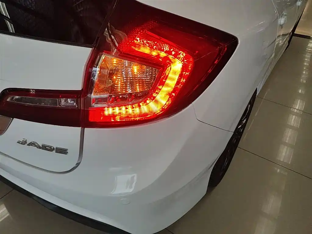 Honda Jade 2015 — фото 8