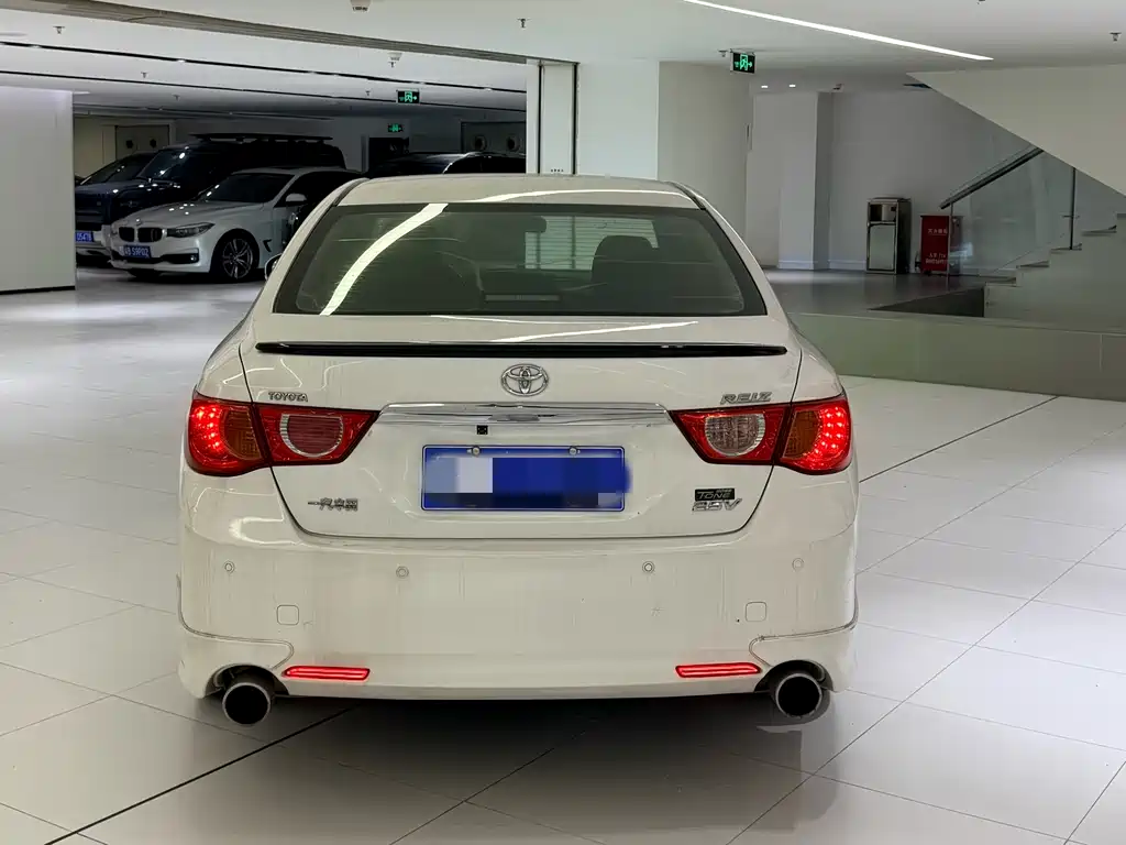 Toyota Reiz 2013
