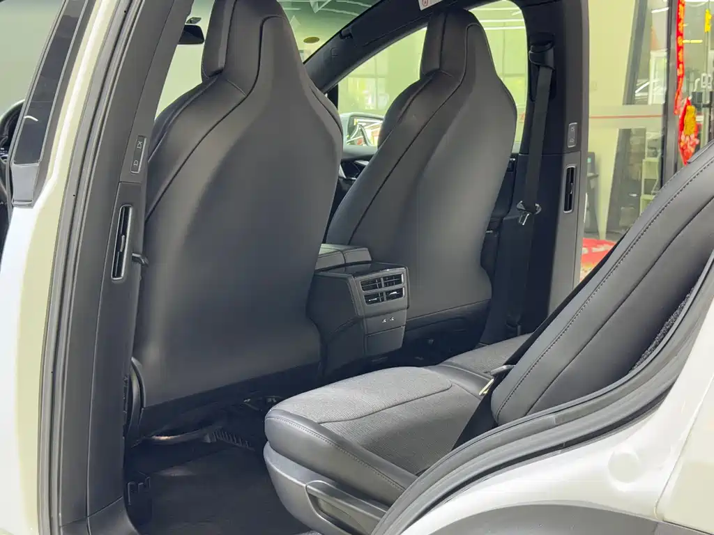 Tesla Model X 2019 — фото 18
