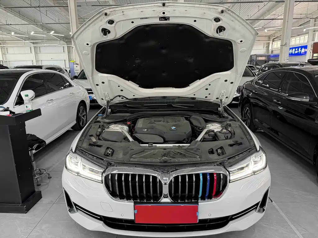 BMW 5 Series 2023 — фото 18