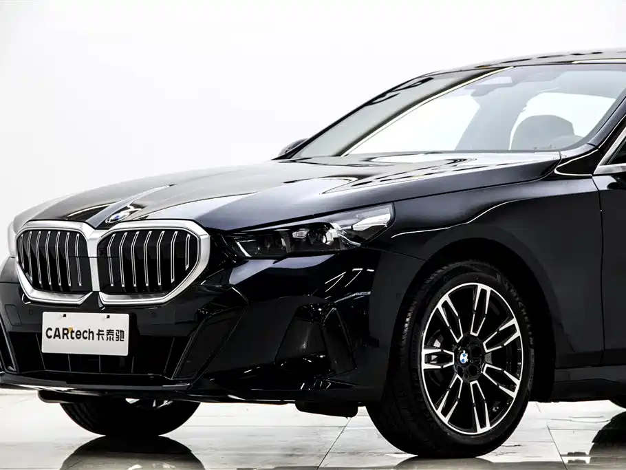 BMW 5 Series 2025 — фото 6