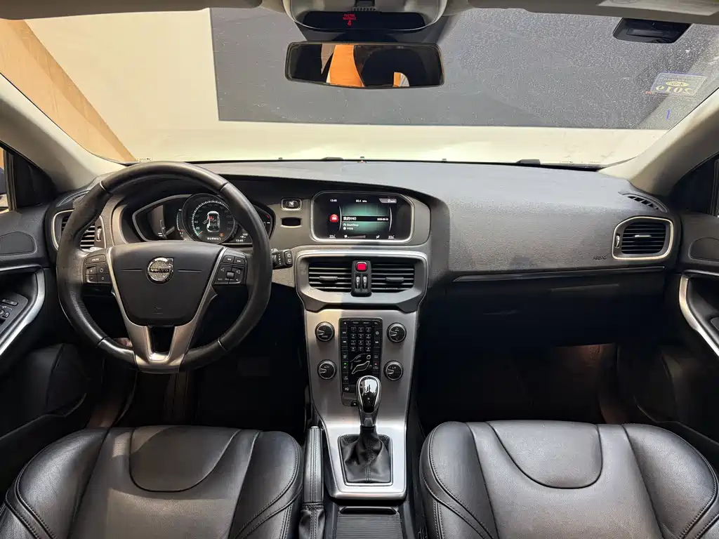 Volvo V40 2017 — фото 10