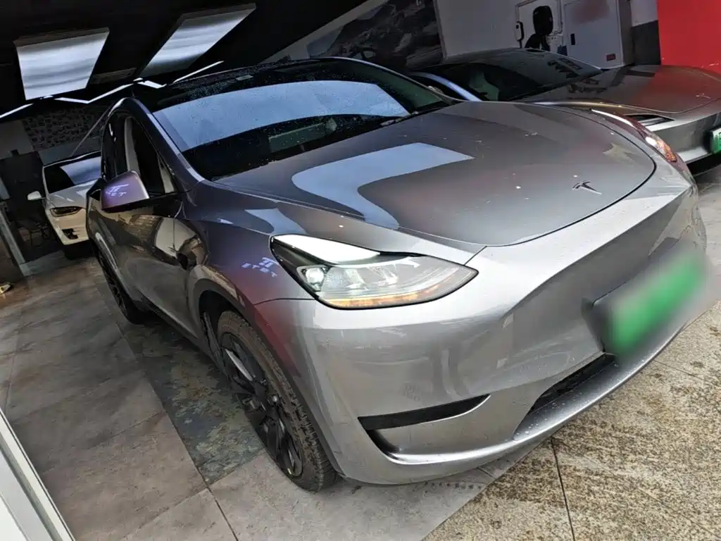 Tesla Model Y 2025 — фото 4