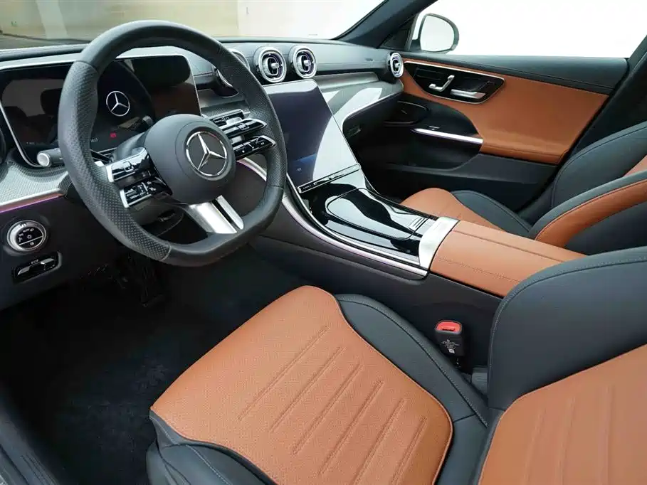 Mercedes-Benz C-Class 2024 — фото 10