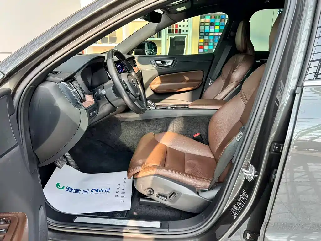 Volvo XC60 PHEV 2022 — фото 27