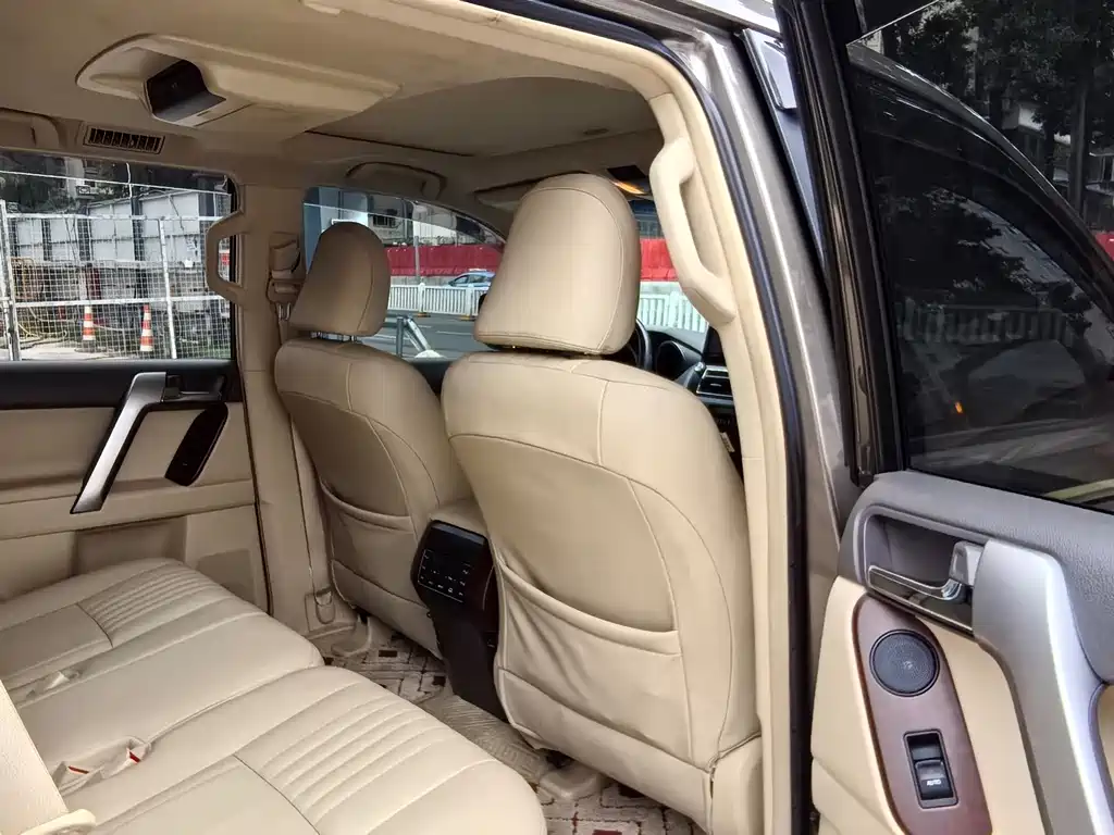 Toyota Prado 2015 — фото 7