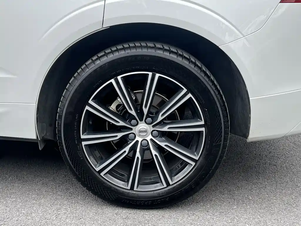 Volvo XC60 2020 — фото 17