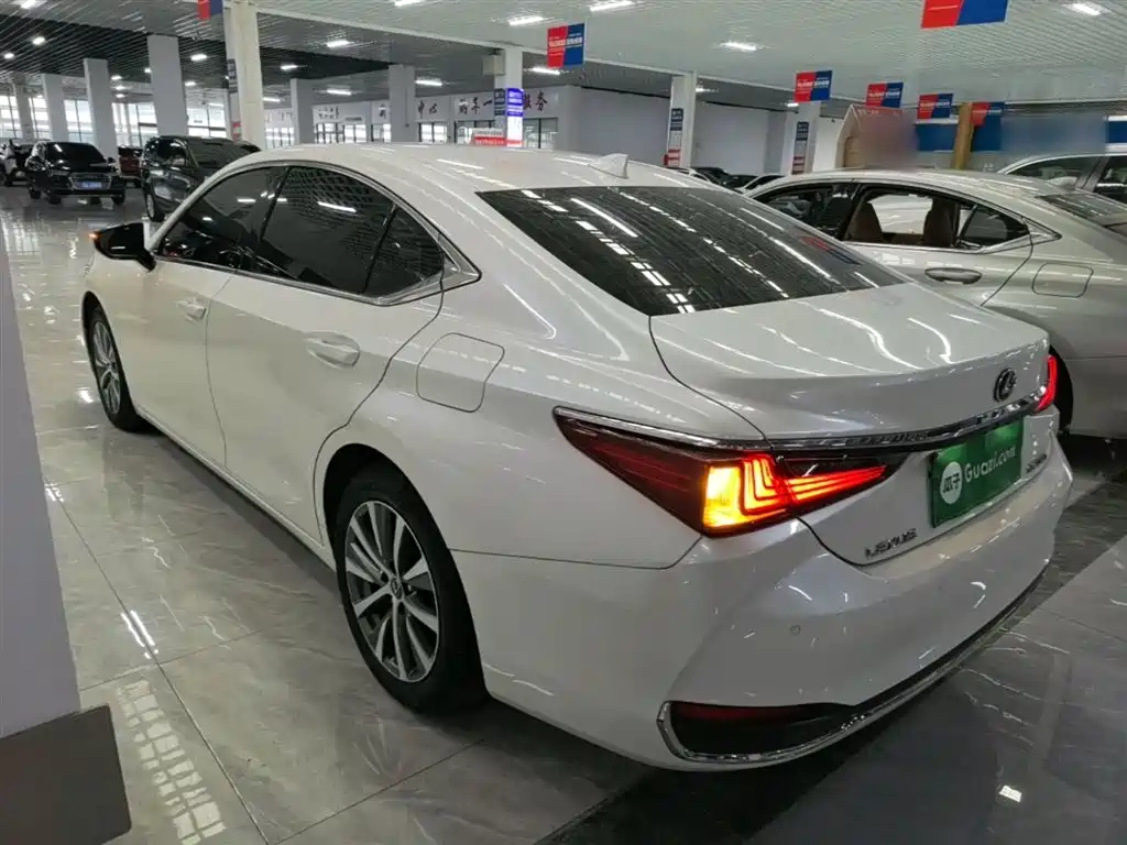 Lexus ES 2021 — фото 5