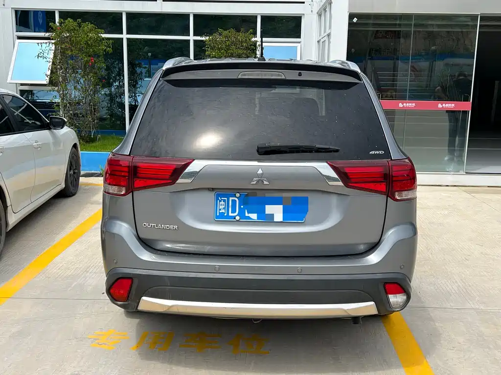 Mitsubishi Outlander 2015 — фото 5
