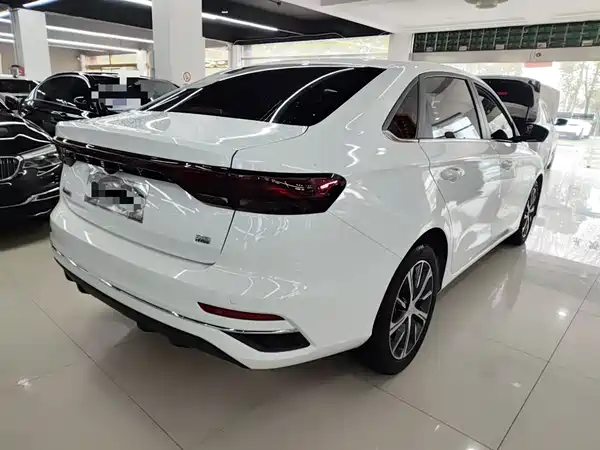Geely Emgrand 2023