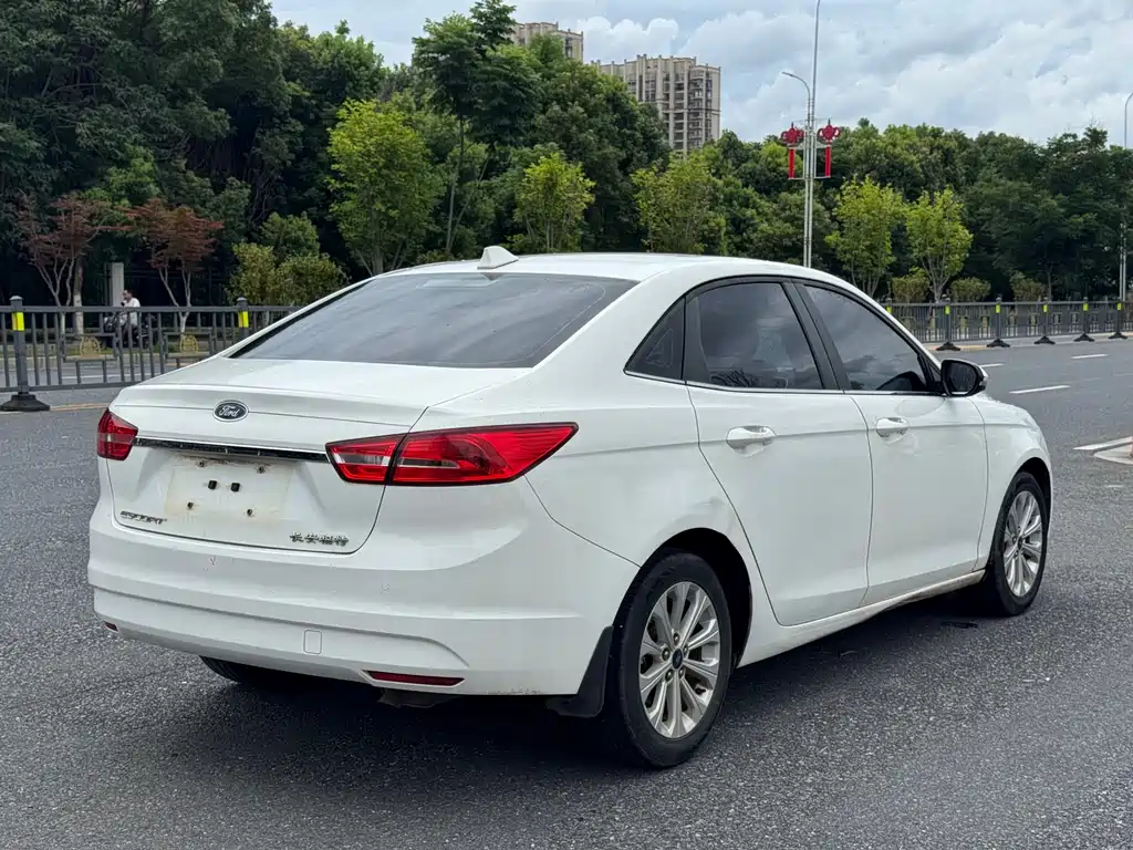 Ford Escort 2016