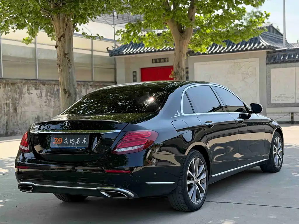 Mercedes-Benz E-Class 2019 — фото 15