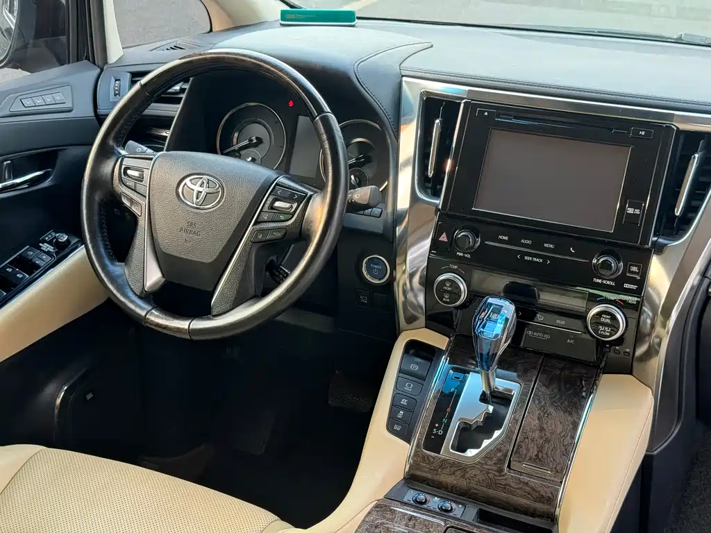 Toyota Alphard 2020 — фото 14