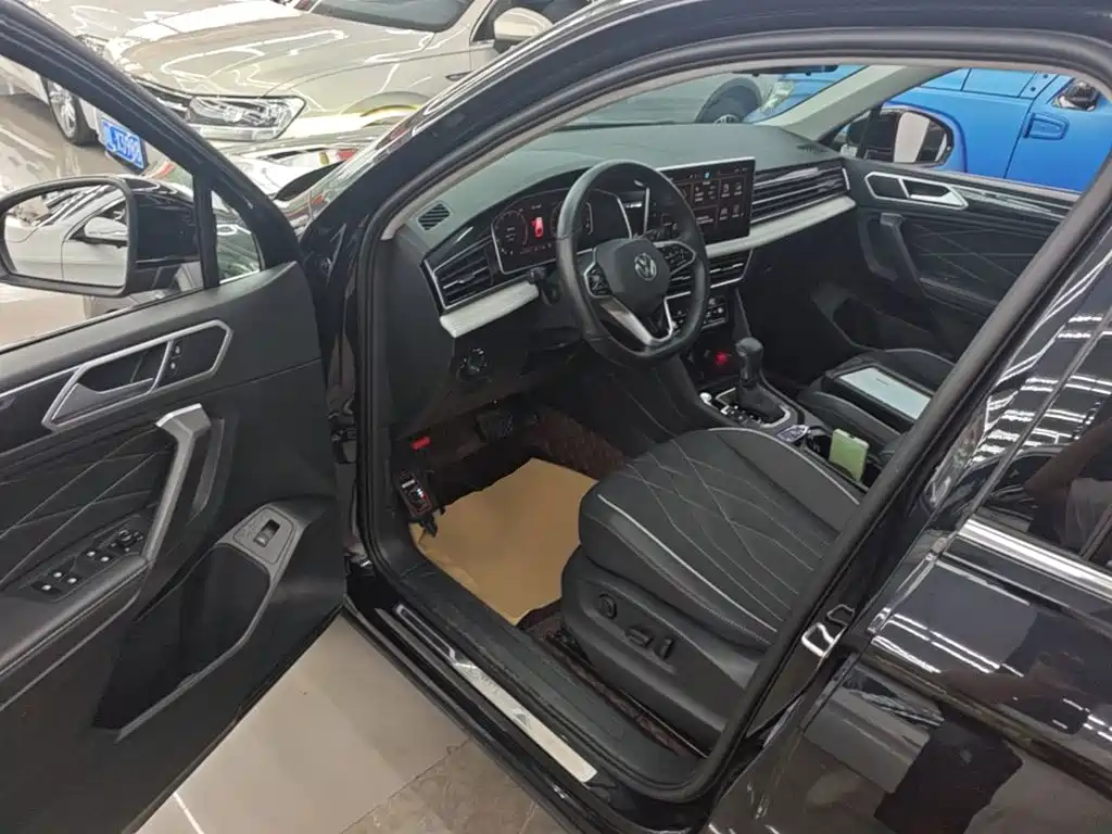 Volkswagen Tiguan L 2023 — фото 16