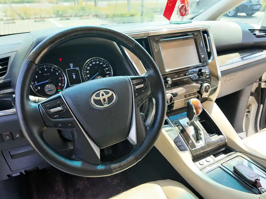 Toyota Alphard 2017 — фото 8