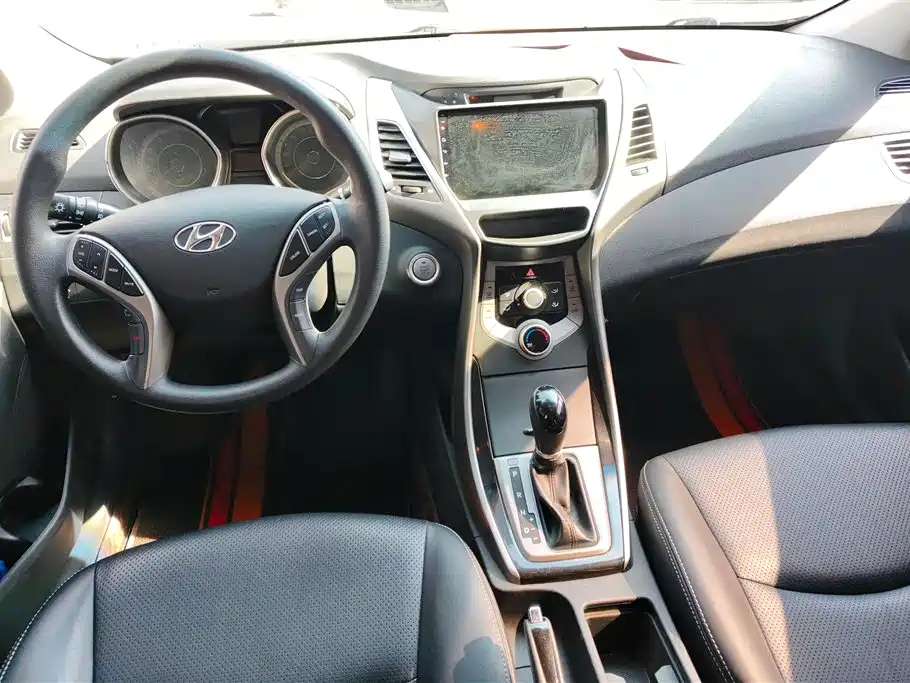 Hyundai Elantra Langdong 2015 — фото 12