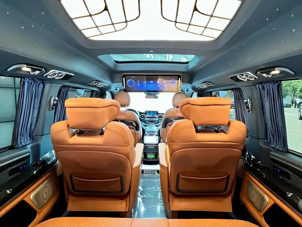 Mercedes-Benz V-Class 2023 — фото 15