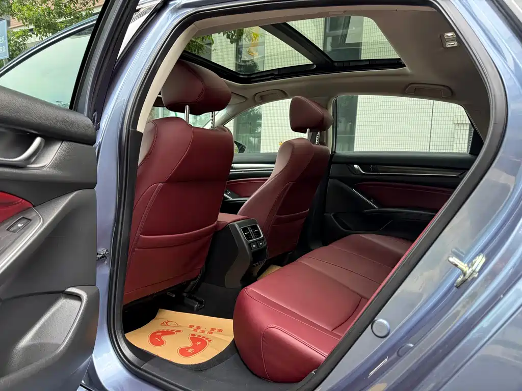 Honda Accord 2022 — фото 10