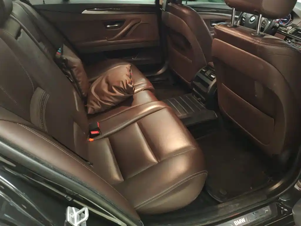 BMW 5 Series 2017 — фото 18