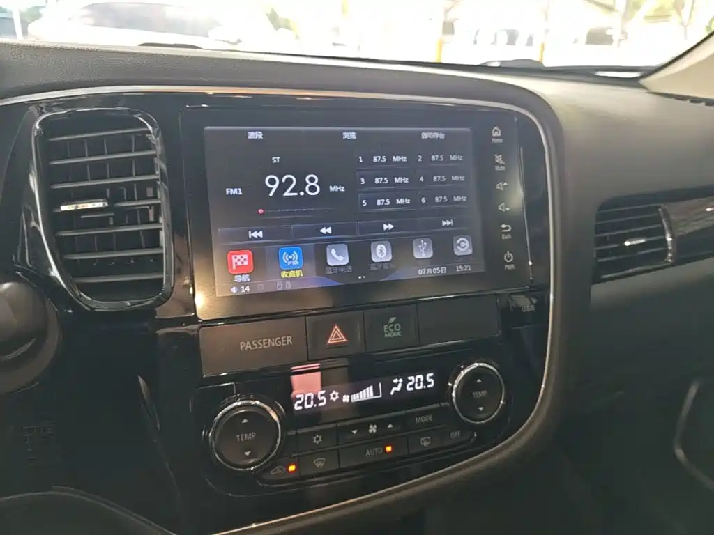 Mitsubishi Outlander 2018 — фото 13