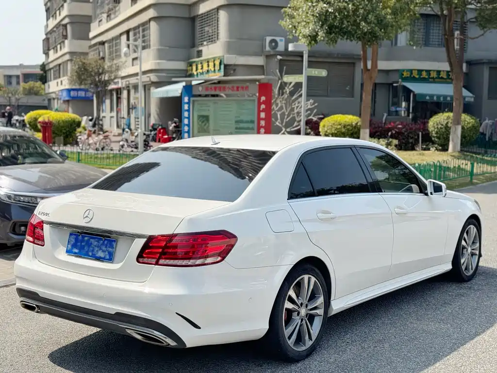 Mercedes-Benz E-Class 2015 — фото 4