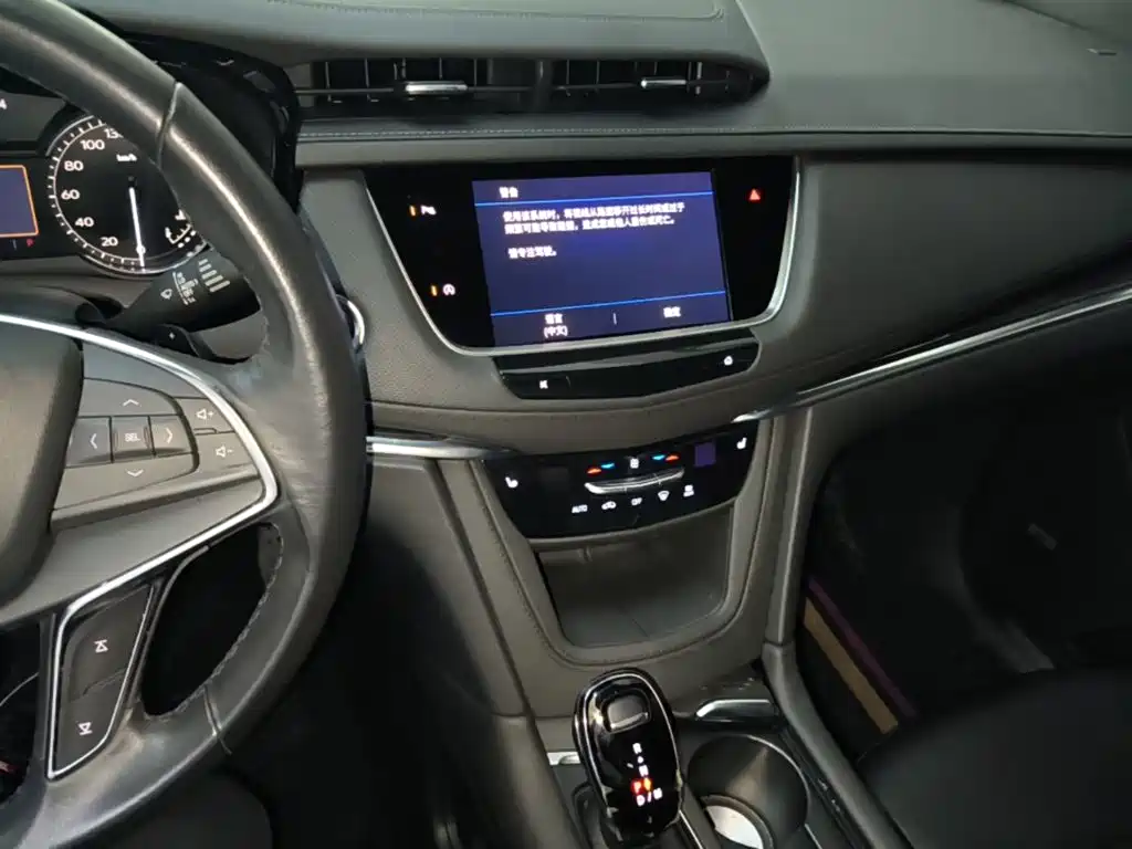 Cadillac XT5 2022 — фото 13