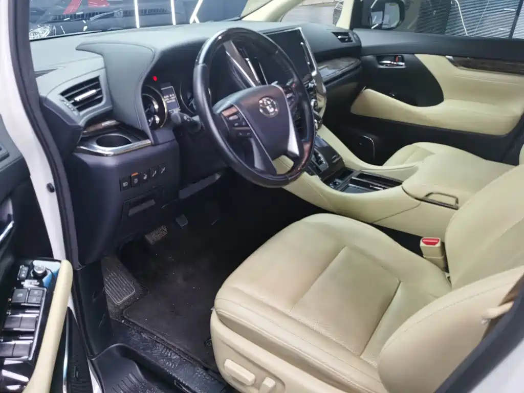 Toyota Alphard 2022 — фото 11