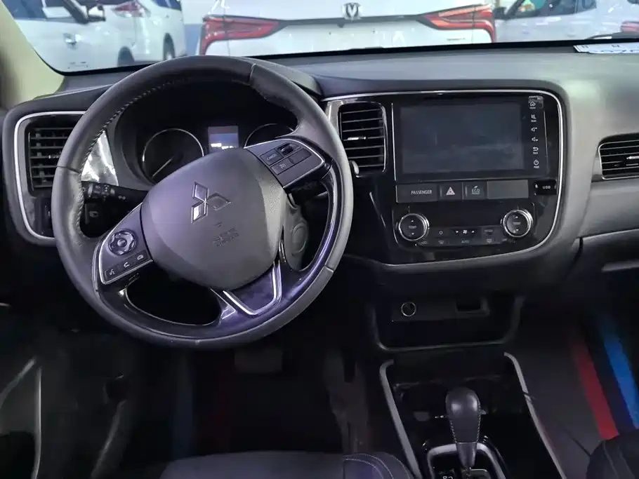 Mitsubishi Outlander 2019 — фото 12