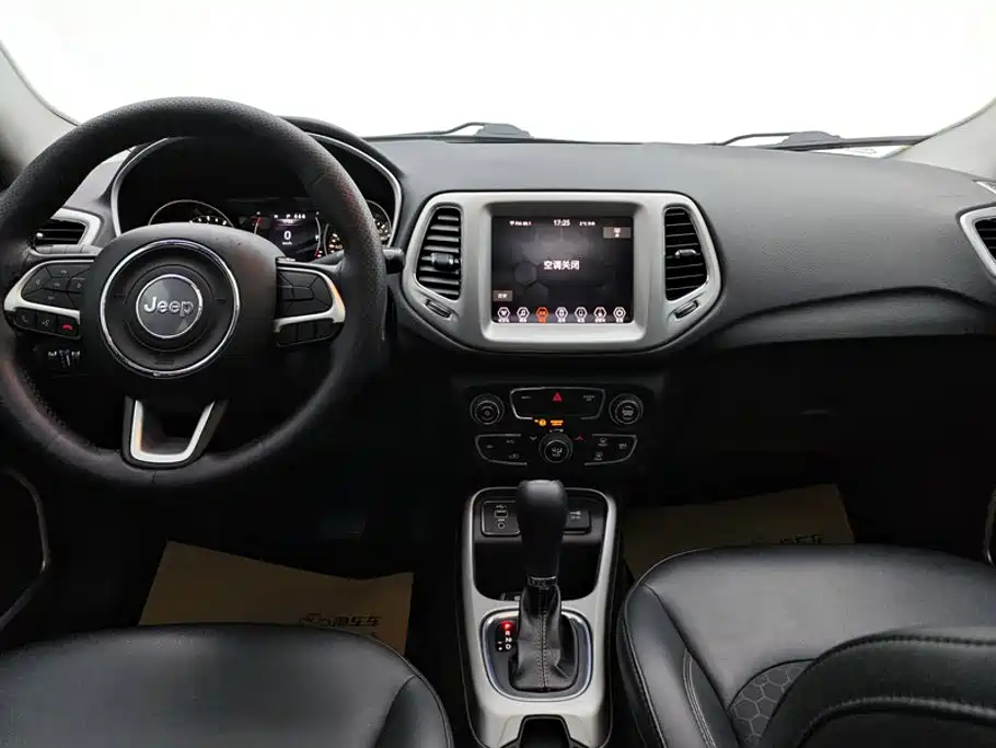 Jeep Compass 2020 — фото 12