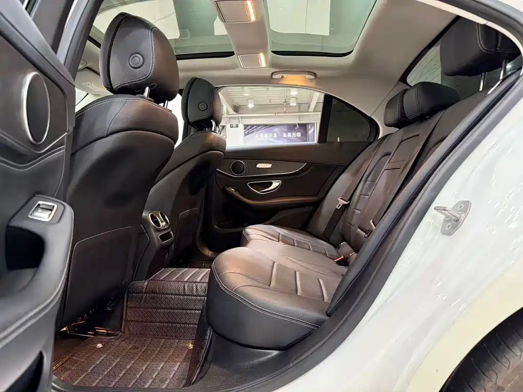 Mercedes-Benz C-Class 2019 — фото 12
