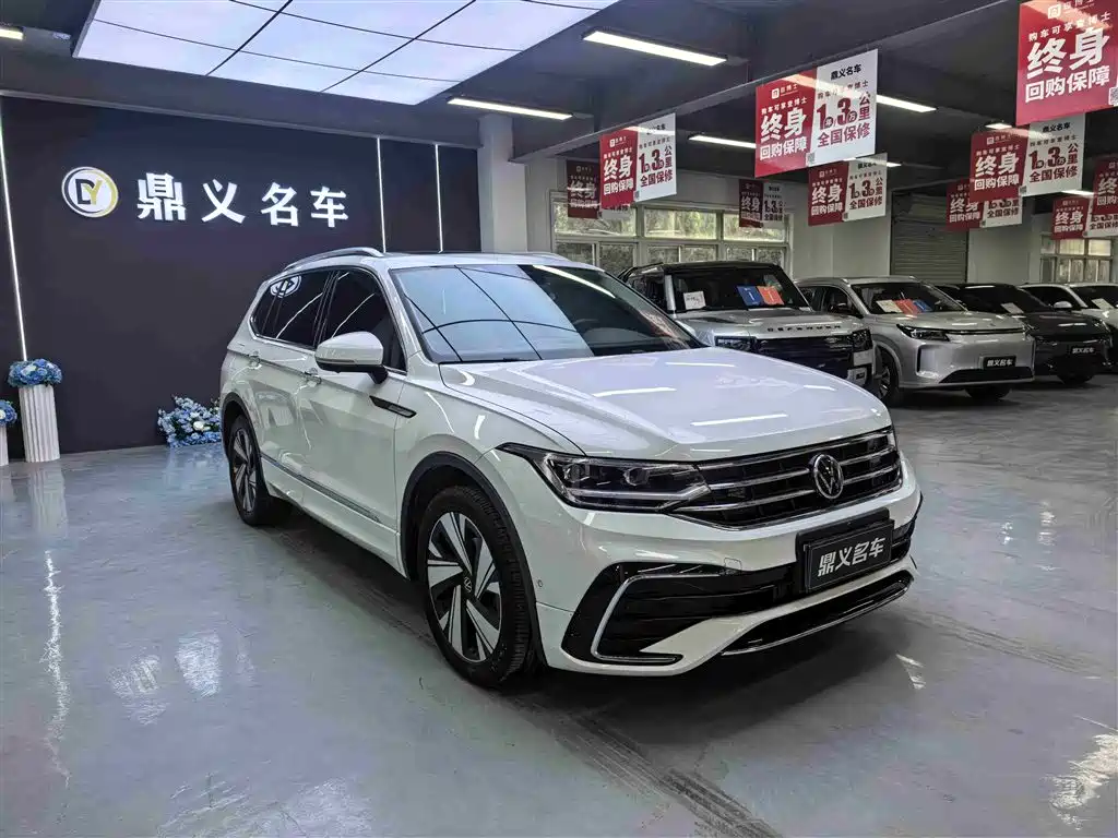 Volkswagen Tiguan L 2023 — фото 3
