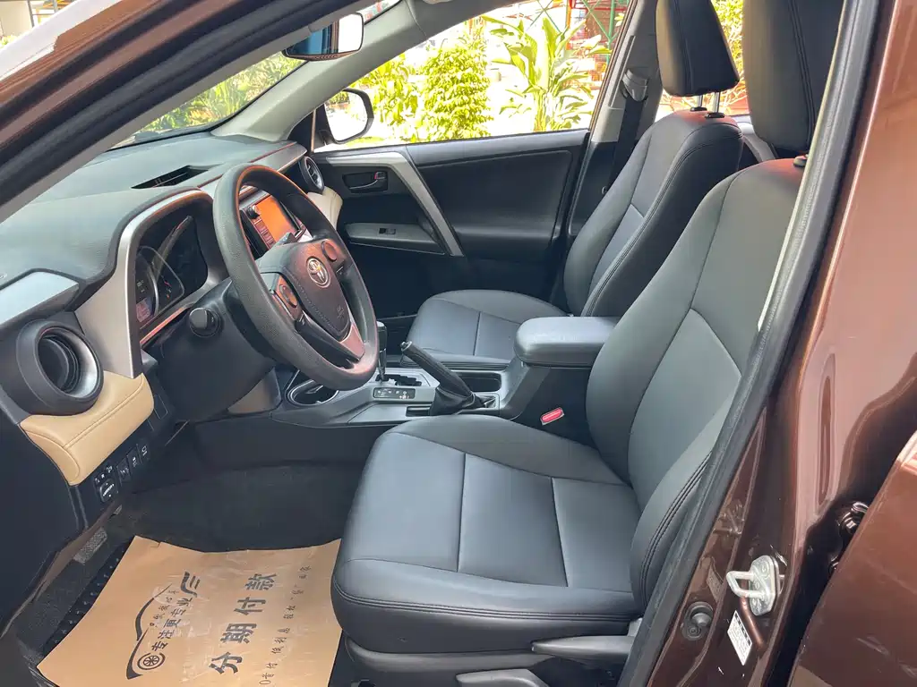 Toyota RAV4 2018 — фото 16