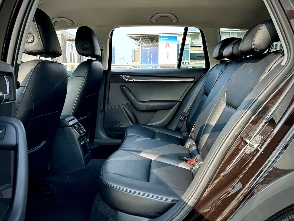 Skoda Octavia 2018 — фото 12