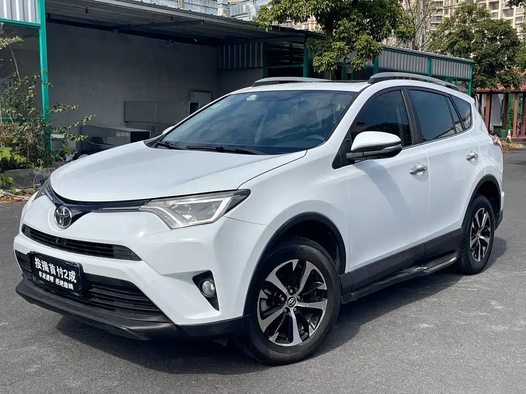 Toyota RAV4 2018 — фото 1