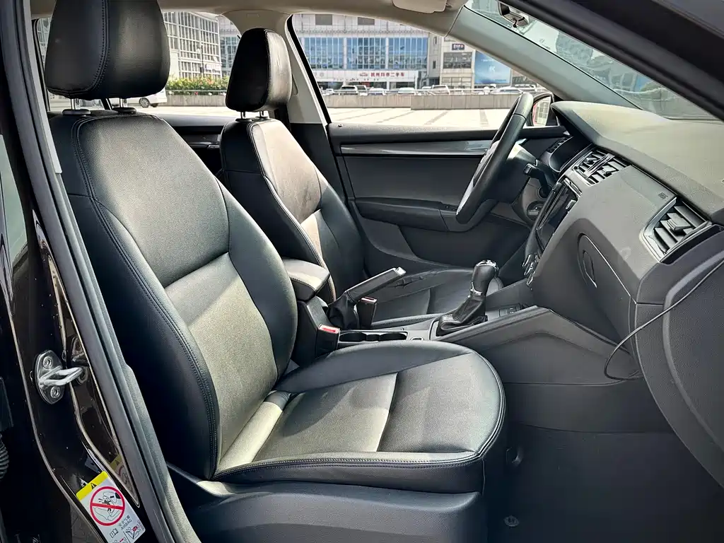 Skoda Octavia 2018 — фото 11