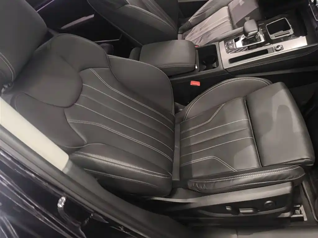 Audi Q5L 2023 — фото 25